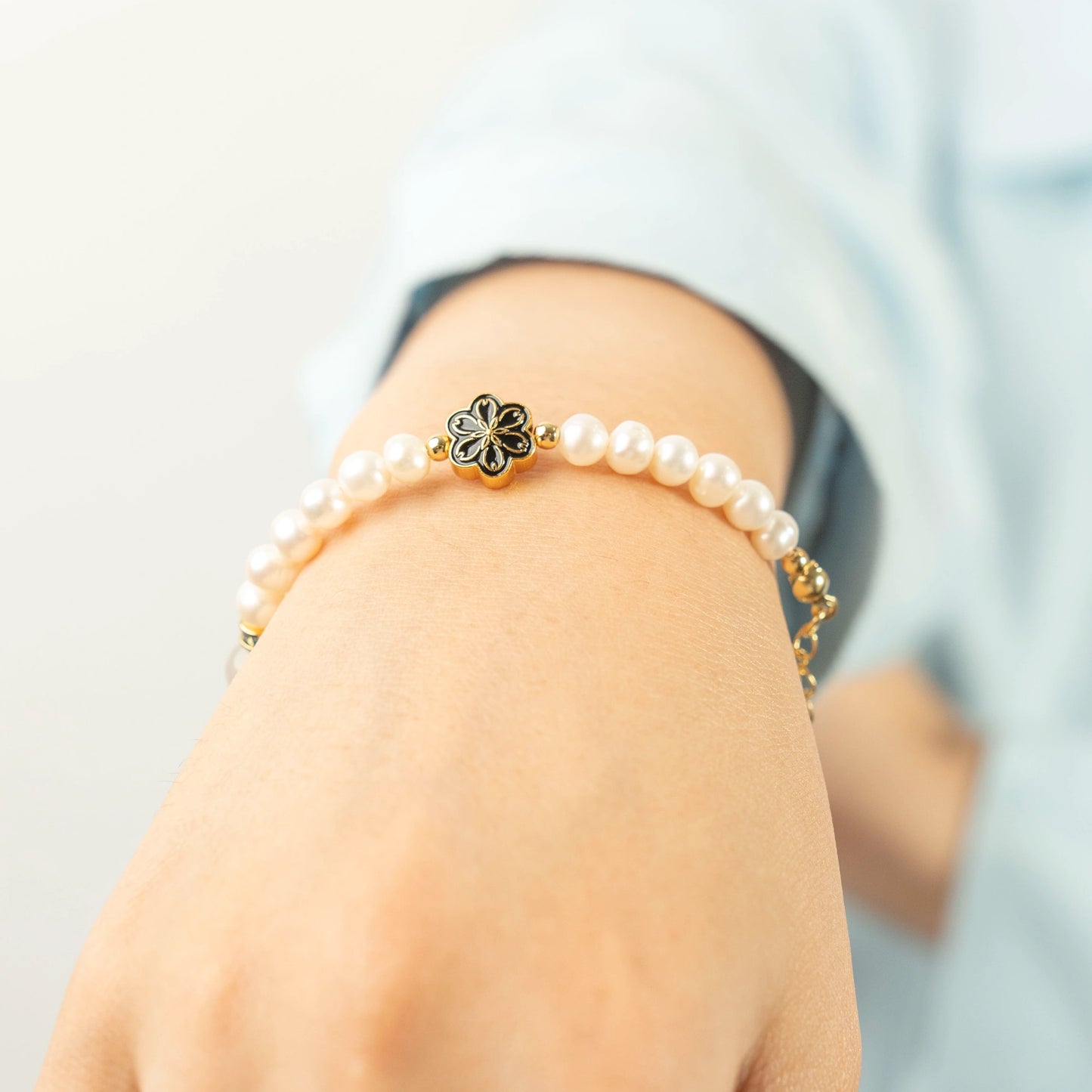 The quintessential June birthday gift for her. This Mulstio bracelet beautifully combines the classic Pearl with the mystical Moonstone, the modern June birthstone.
