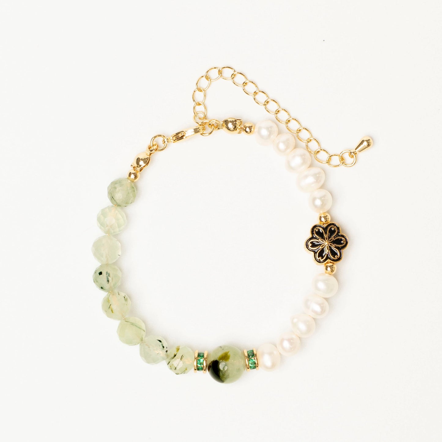 A talisman for the modern seer. This Mulstio bracelet uses Prehnite to ground your prophetic visions in calmness and Pearl to help you communicate them with grace and clarity.