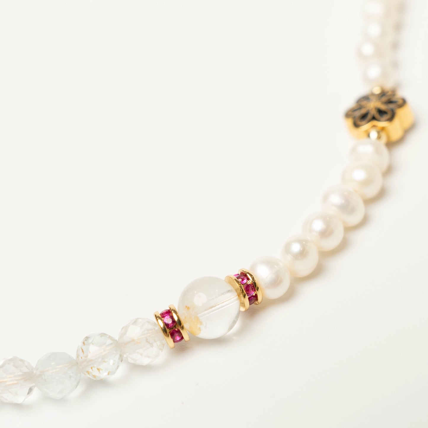 Close-up of the Mulstio bracelet, showcasing the striking contrast between the blue Topaz stone and the creamy Pearl in an elegant, wearable design.