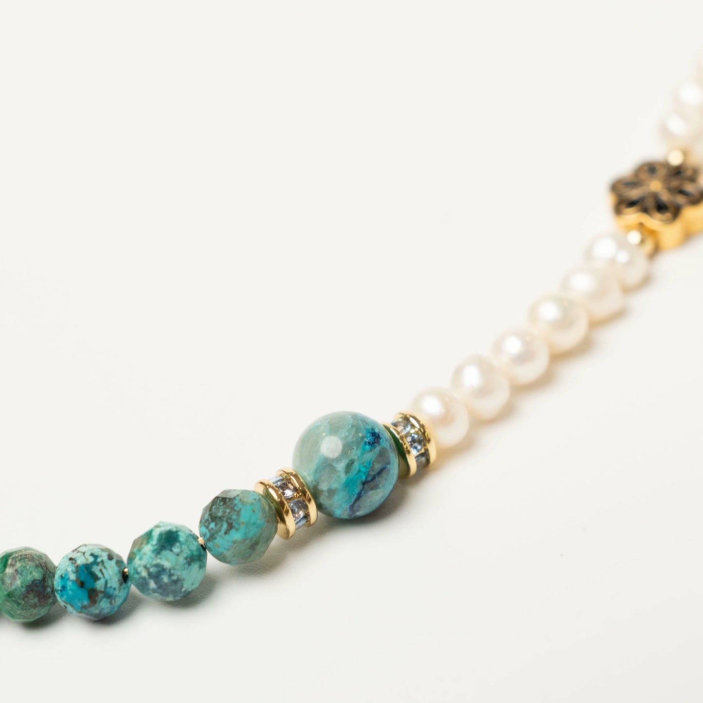The healing energy of Turquoise combined with the calming wisdom of Pearl in one bracelet.