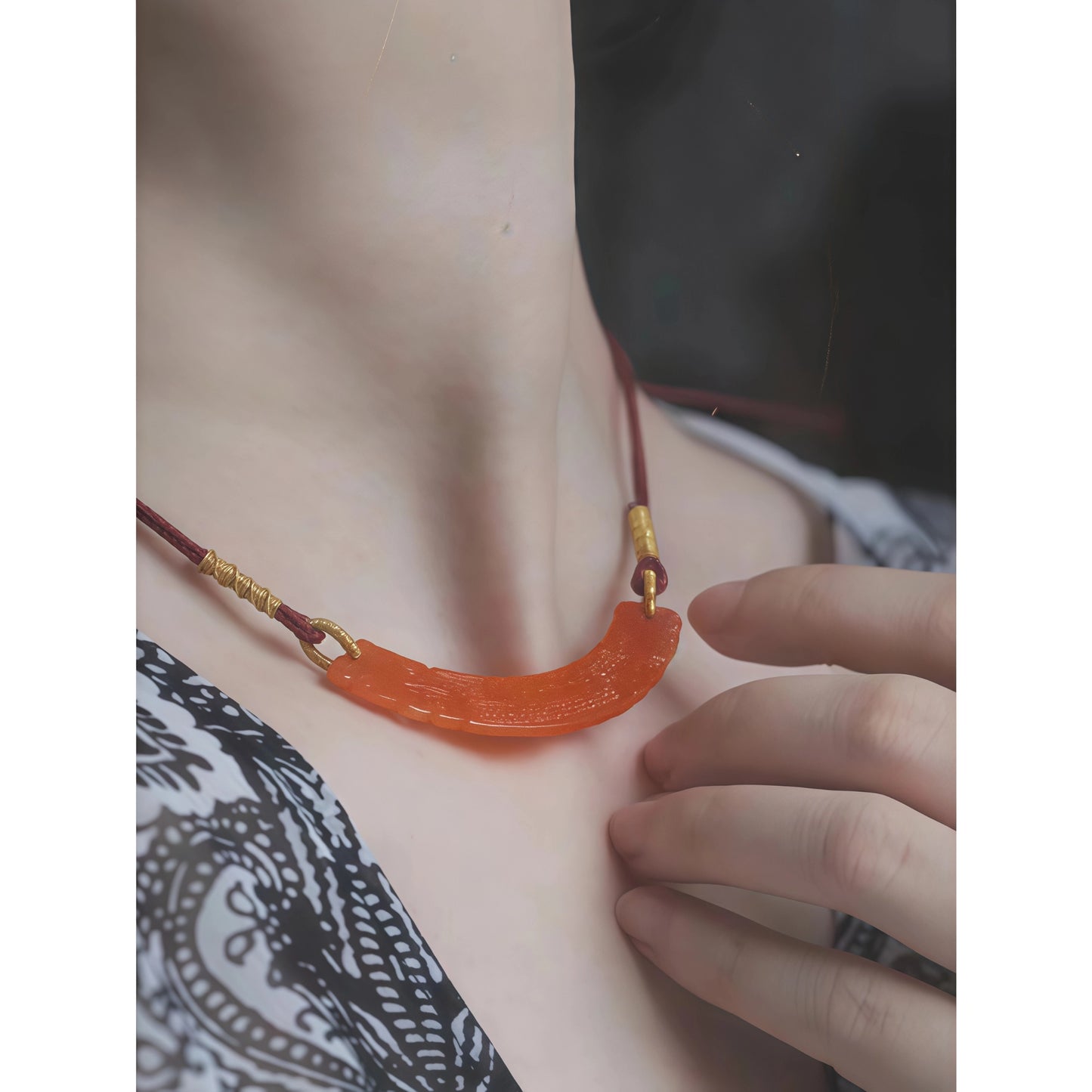 Nanhong Agate Necklace and Earrings Set with Vintage Carving