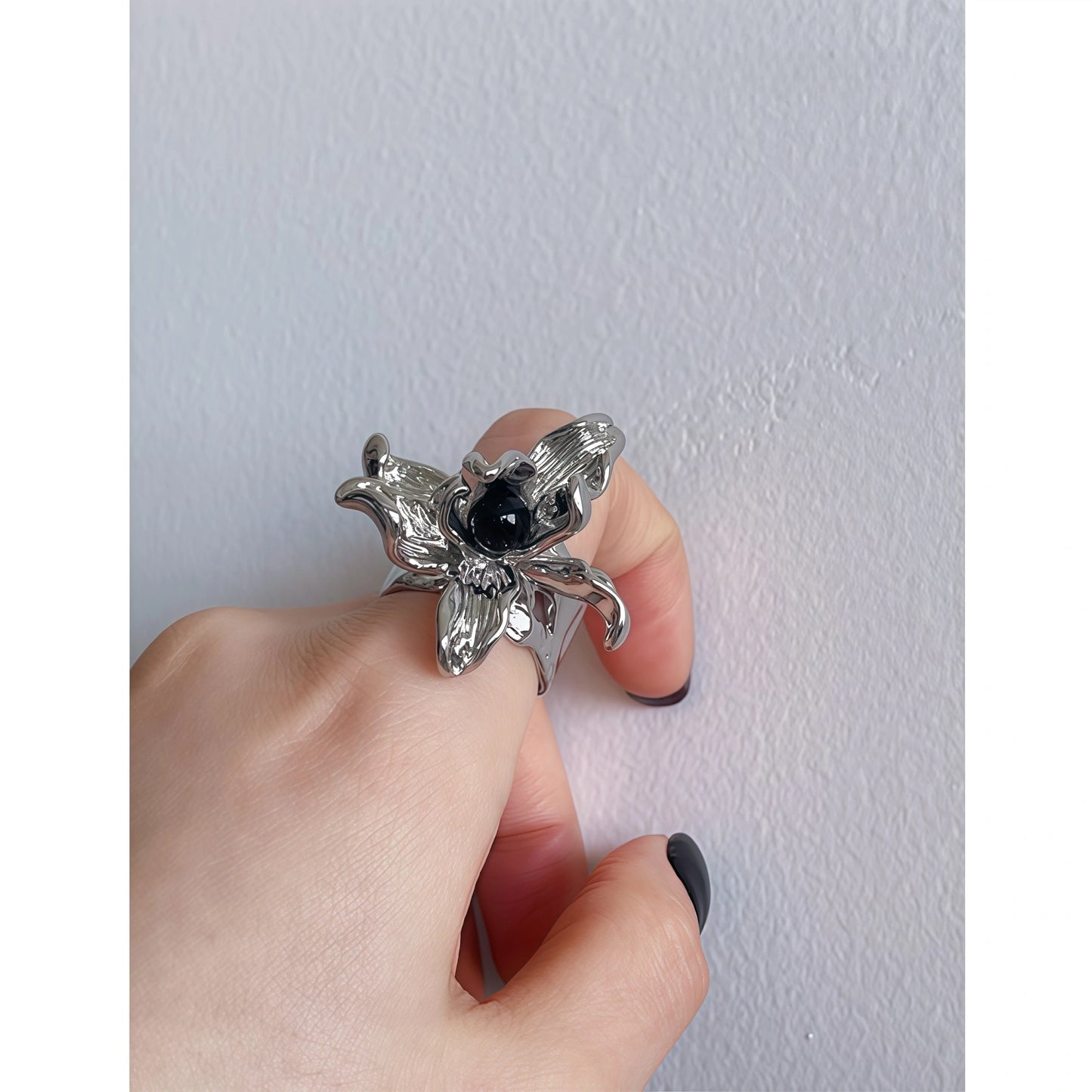 Gothic Style 3D Iris Flower Inlaid Black Onyx Adjustable Ring - Gold/Silver