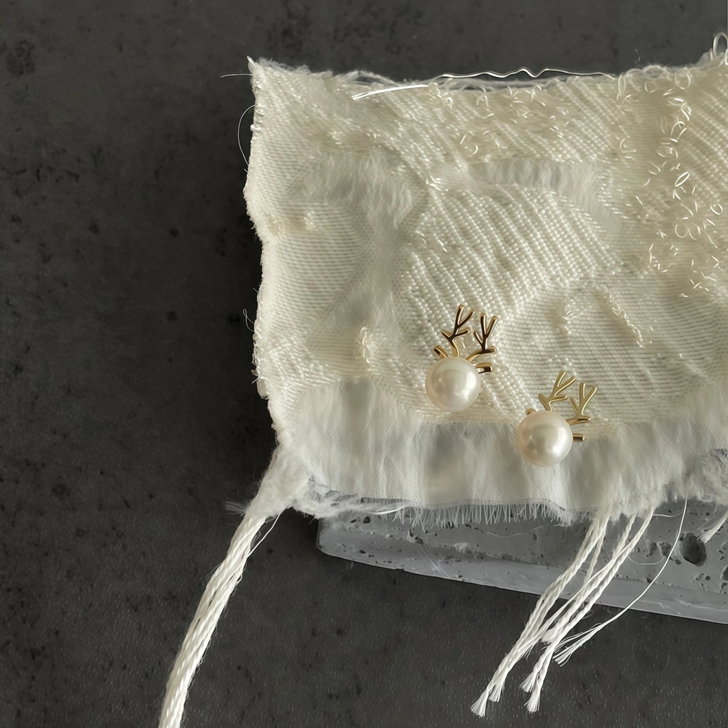 Christmas Deer Design Natural Pearl Earrings (Freshwater Pearl, Silver-Touch) - Water Element, Peace & Happiness