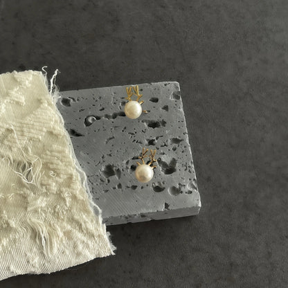 Christmas Deer Design Natural Pearl Earrings (Freshwater Pearl, Silver-Touch) - Water Element, Peace & Happiness