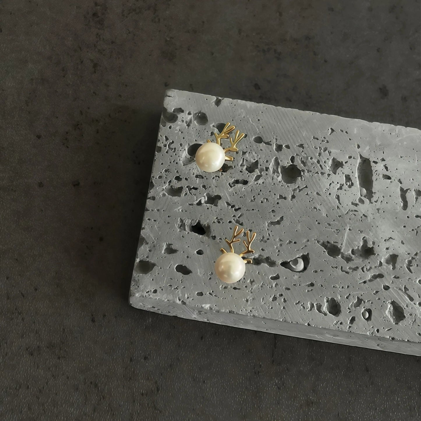 Christmas Deer Design Natural Pearl Earrings (Freshwater Pearl, Silver-Touch) - Water Element, Peace & Happiness