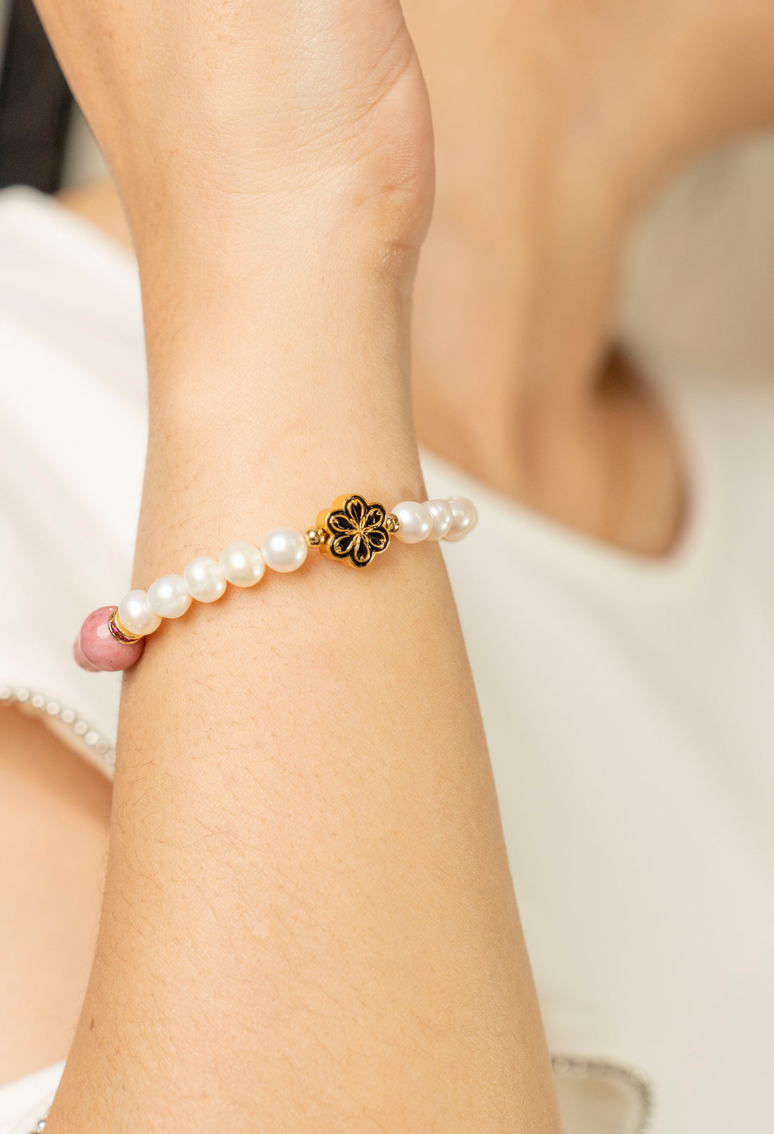 Birthstone Lnca Rose Pearl Spliced Bracelet - JUL - Mulstio -4