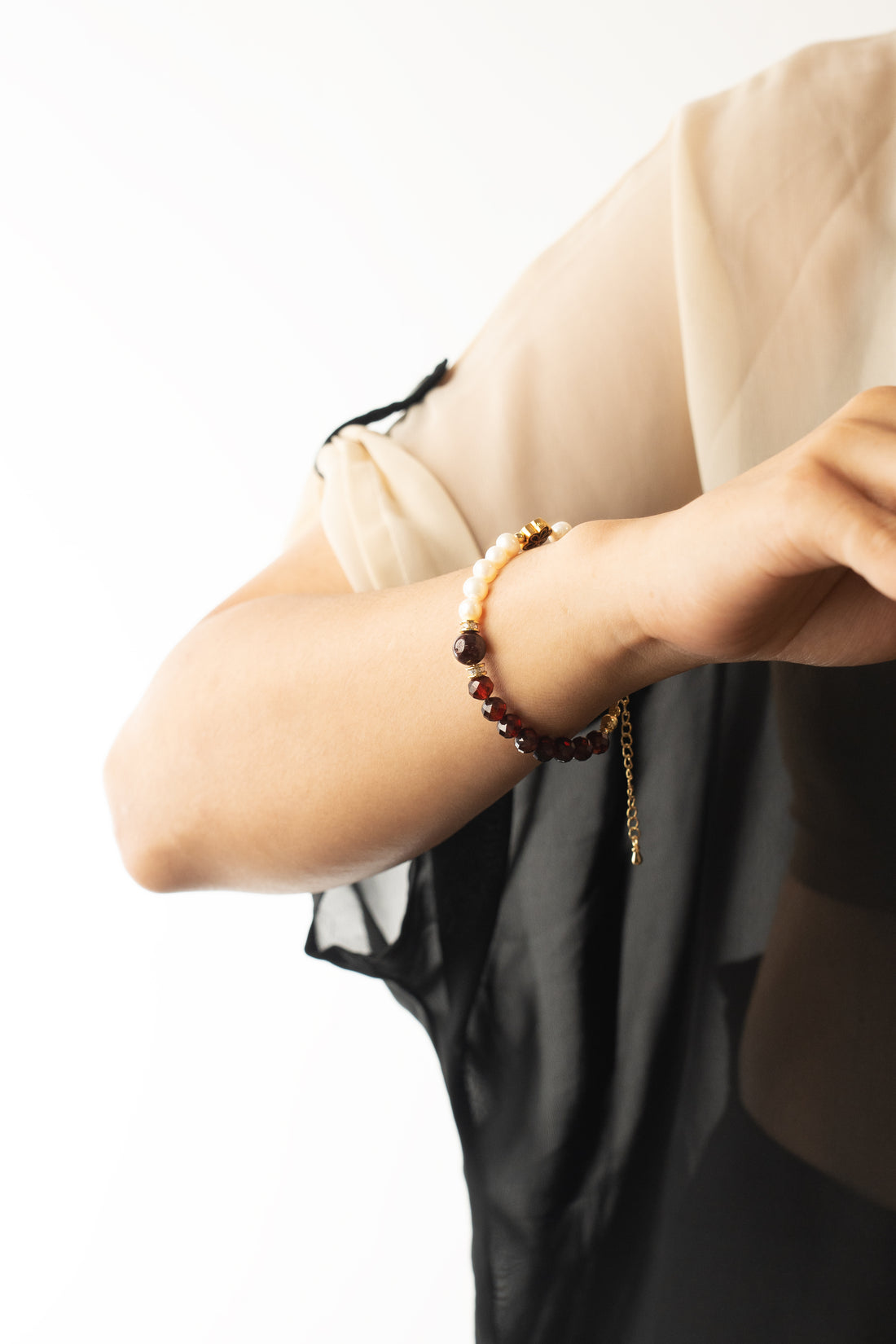 Birthstone Garnet Pearl Spliced Bracelet - JAN - Mulstio -2
