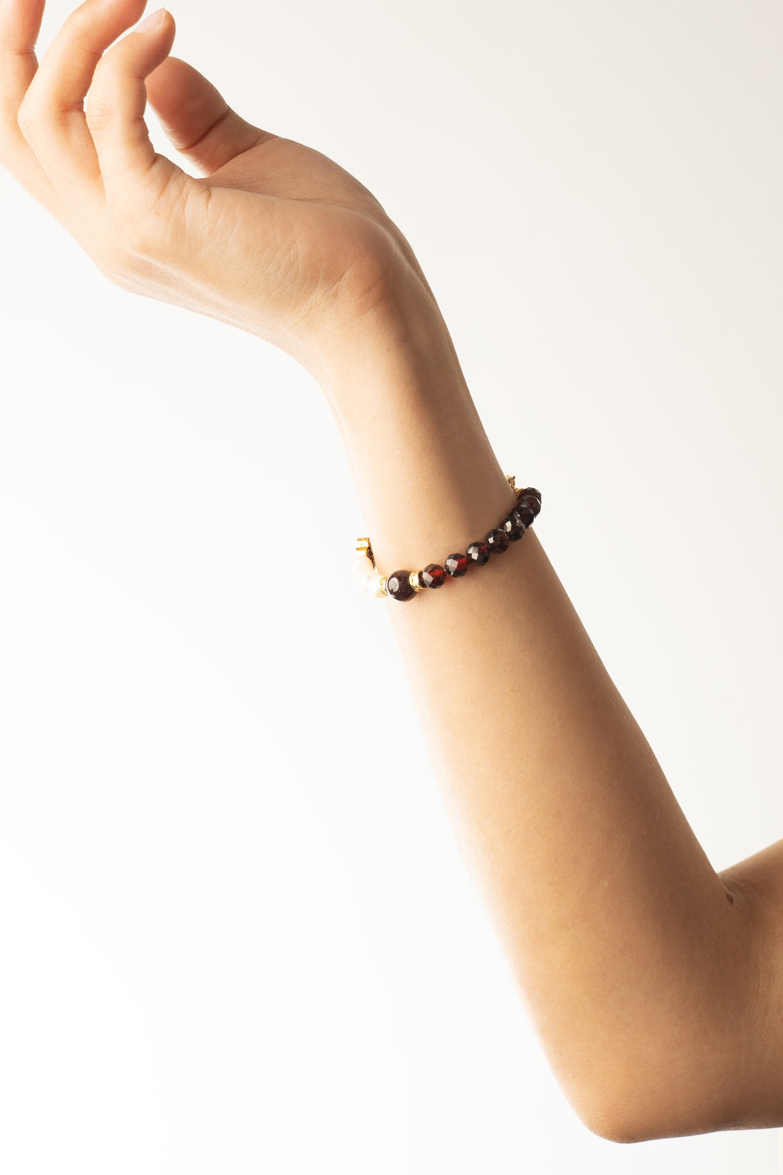 Birthstone Garnet Pearl Spliced Bracelet - JAN - Mulstio -4