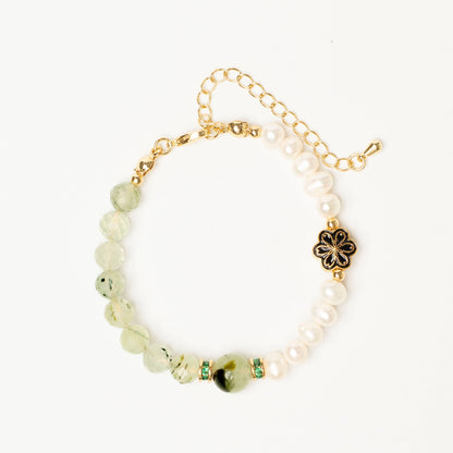 A talisman for the modern seer. This Mulstio bracelet uses Prehnite to ground your prophetic visions in calmness and Pearl to help you communicate them with grace and clarity.