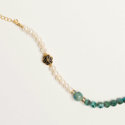 The healing energy of Turquoise combined with the calming wisdom of Pearl in one bracelet.